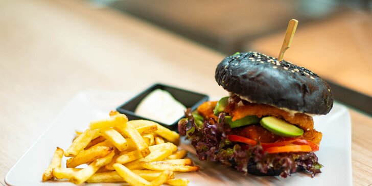 Zahryznite si do šťavnatých domácich burgerov v Grile Divadelnej reštaurácie