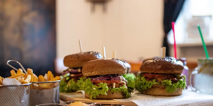 5 druhov skvelých burgerov s hranolčekmi a nápojom