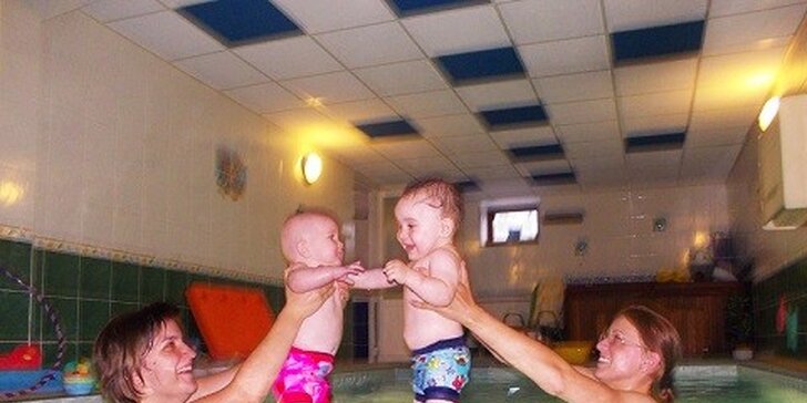 8 lekcií plávania alebo cvičenia pre vás a vaše dieťa
