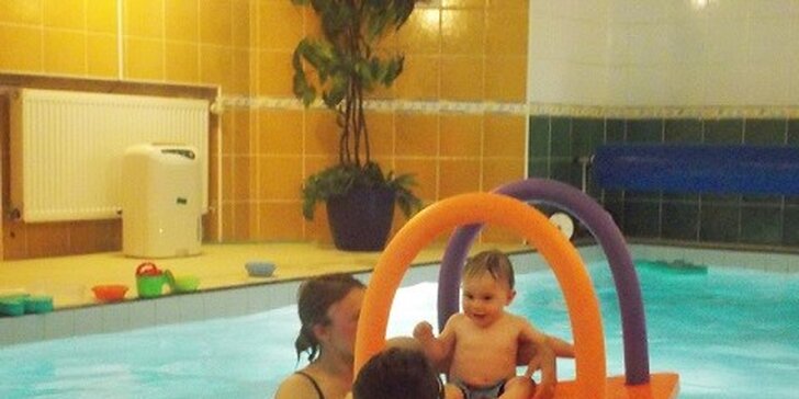 8 lekcií plávania alebo cvičenia pre vás a vaše dieťa