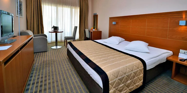 Dovolenka na ostrove Pag - 4* hotel priamo pri pláži, bazény a chutná polpenzia