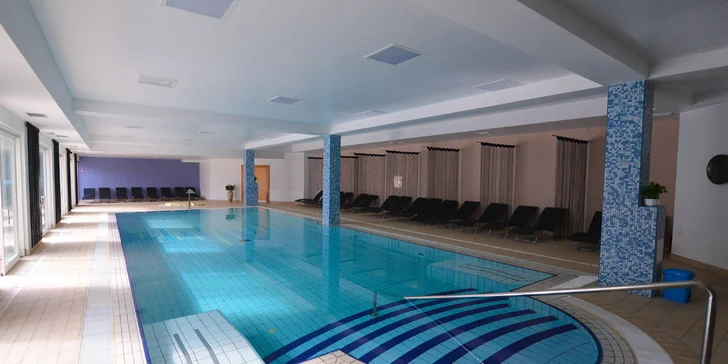 Dovolenka na ostrove Pag - 4* hotel priamo pri pláži, bazény a chutná polpenzia