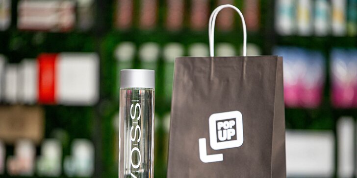 Dizajnové fľaše vody VOSS v sklenenom aj PET prevedení