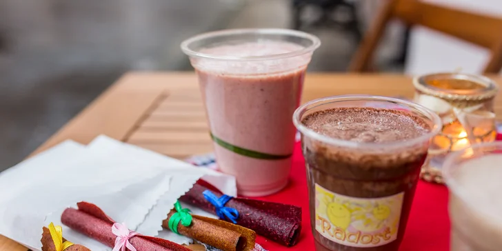 Raw food: vegan milkshakes z rastlinných nápojov či ovocné rolky a čipsy