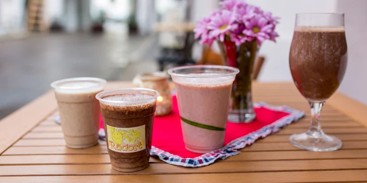 Raw food: vegan milkshakes z rastlinných nápojov či ovocné rolky a čipsy