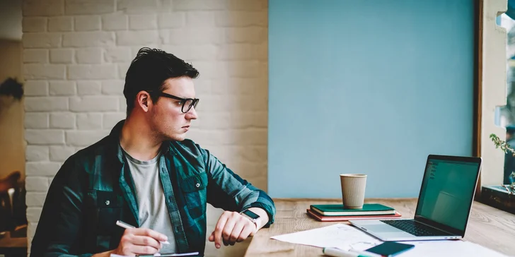 Vydláždite si cestu k úspechu s online kurzmi marketingu, manažmentu či IT