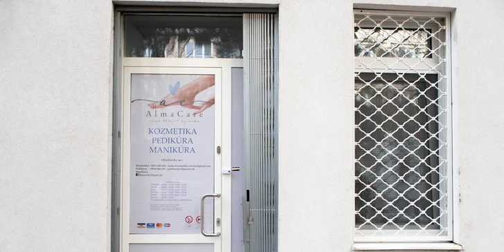 Suchá alebo mokrá pedikúra s diagnostikou a ošetrením problémovej časti