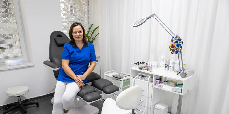 Suchá alebo mokrá pedikúra s diagnostikou a ošetrením problémovej časti