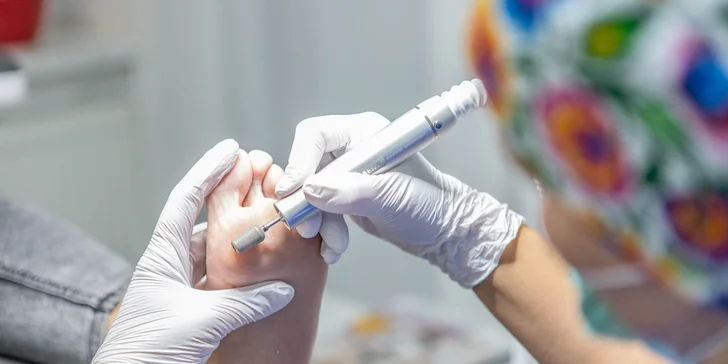 Suchá, mokrá či wellness pedikúra v salóne AlmaCare