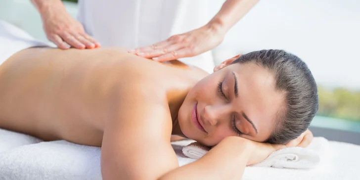 Masáž podľa výberu a celodenný vstup do wellness centra hotela Holiday Inn