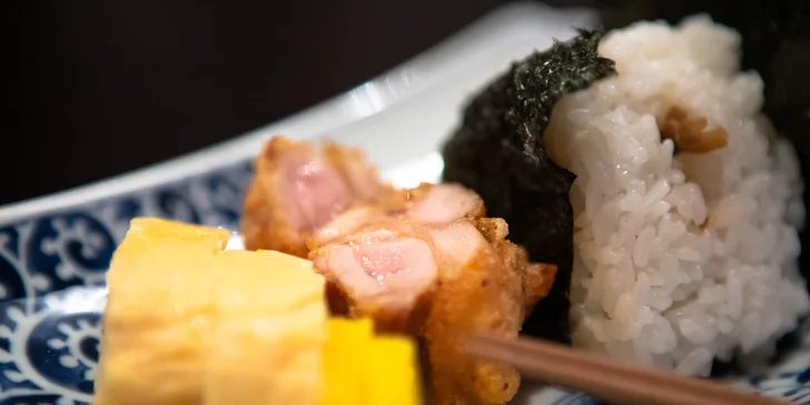 Omusuby: obľúbený japonský fastfood konečne aj v Bratislave