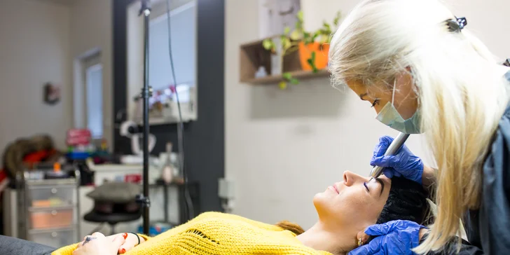 Microneedling alebo Phi-Ion pre odstránenie vrások, akné či zdvihnutie viečok