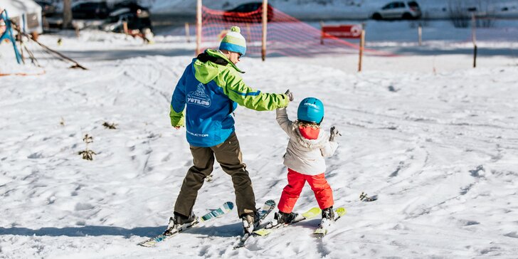 Lekcia lyžovania s inštruktorom v lyžiarskej škole Yetiland