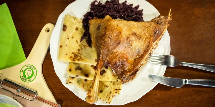 Husacie hody s lokšami a červenou kapustou: pre 2 alebo 4 osoby