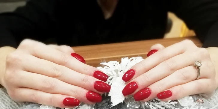 Manikúra: japonská či klasická so zábalom a masážou, gél lak alebo gélové nechty