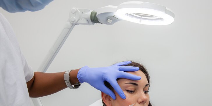 Aplikácia botulotoxínu do čela, okolia očí alebo podpazušia