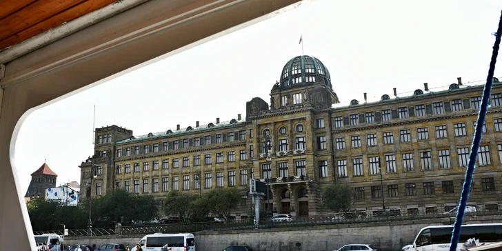 Darujte svojej láske plavbu snov v Prahe: romantický obed/večera na palube!