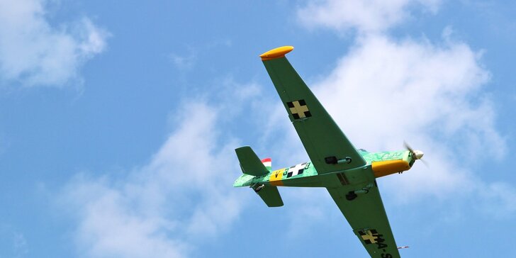 Úchvatný akrobatický let v lietadle YAK 52 či Zlín Tréner Z26
