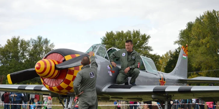 Úchvatný akrobatický let v lietadle YAK 52 či Zlín Tréner Z26
