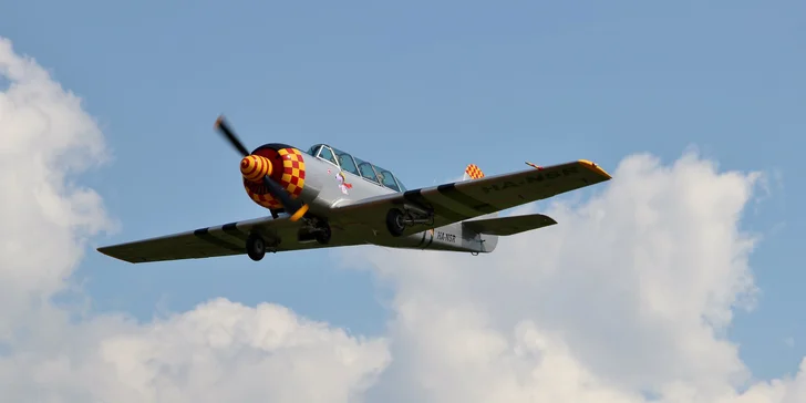 Úchvatný akrobatický let v lietadle YAK 52 či Zlín Tréner Z26