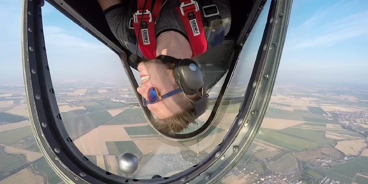 Úchvatný akrobatický let v lietadle YAK 52 či Zlín Tréner Z26