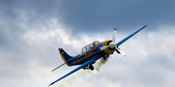 Úchvatný akrobatický let v lietadle YAK 52 či Zlín Tréner Z26