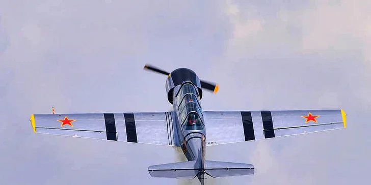 Úchvatný akrobatický let v lietadle YAK 52 či Zlín Tréner Z26