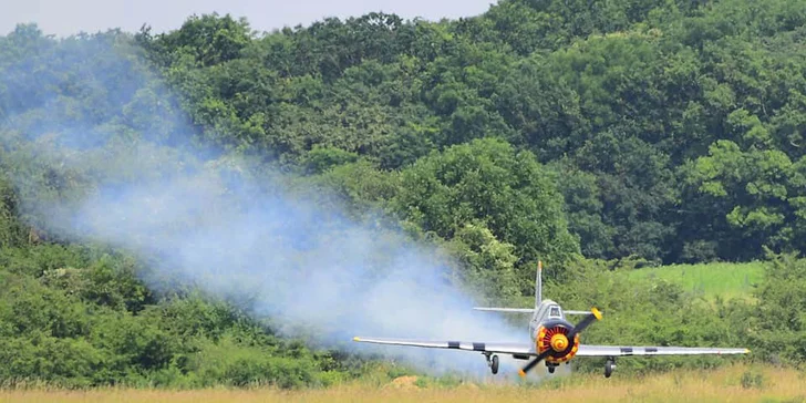 Úchvatný akrobatický let v lietadle YAK 52 či Zlín Tréner Z26