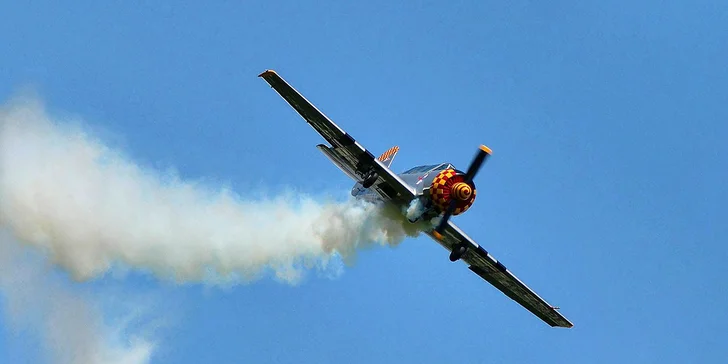 Úchvatný akrobatický let v lietadle YAK 52 či Zlín Tréner Z26