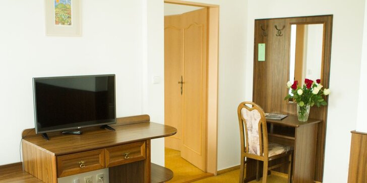 Malebné kúpeľné Luhačovice - pobyt v penzióne Pomněnka, raňajky alebo polpenzia, masáž a zábal