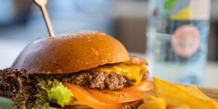 Domáci hovädzí burger slovenskej kvality u Starého mäsiara