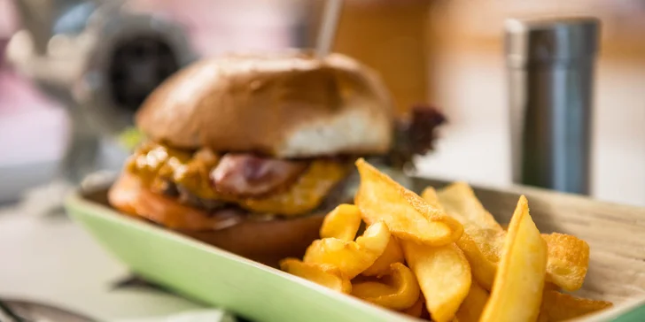 Domáci hovädzí burger slovenskej kvality u Starého mäsiara