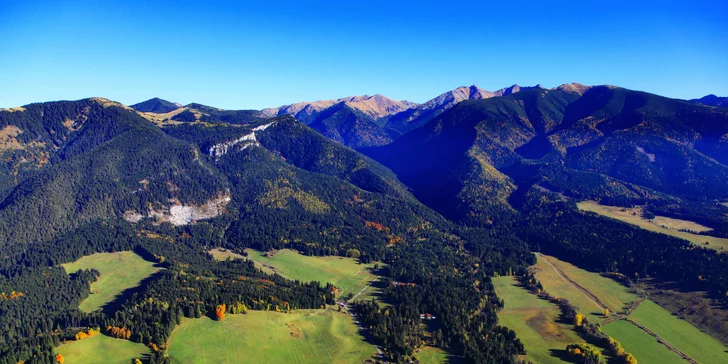 Zábava a adrenalín s motorovým alebo akrobatickým paraglidingom