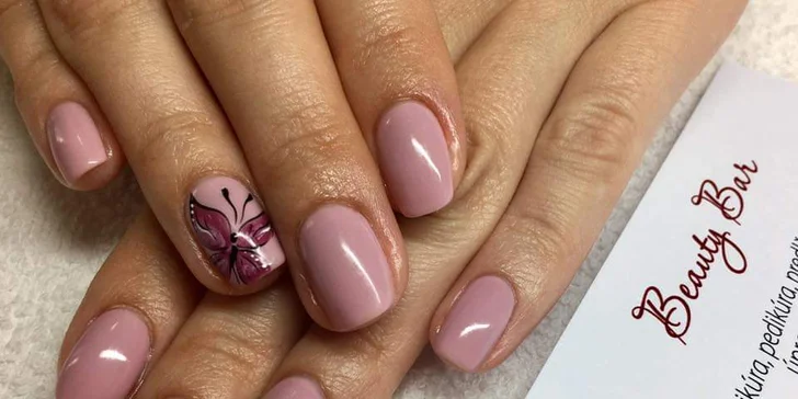 Prvotriedne nechty s manikúrou, pedikúrou a gél lakom v Beauty Bar