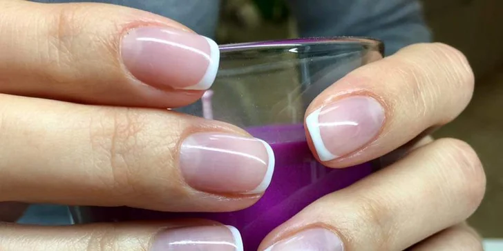 Prvotriedne nechty s manikúrou, pedikúrou a gél lakom v Beauty Bar