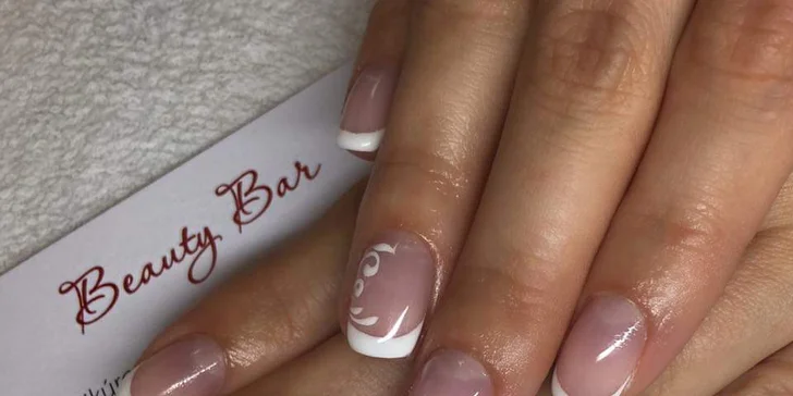 Prvotriedne nechty s manikúrou, pedikúrou a gél lakom v Beauty Bar