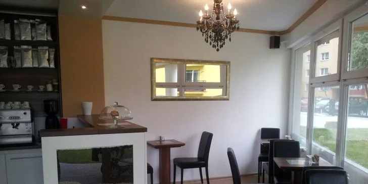 TRIESTE najlepšie espresso v meste. Lahodná káva, minerálka a chutná bábovka k tomu