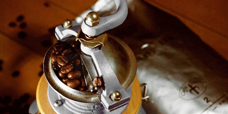 TRIESTE najlepšie espresso v meste. Lahodná káva, minerálka a chutná bábovka k tomu
