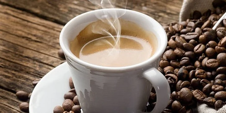TRIESTE najlepšie espresso v meste. Lahodná káva, minerálka a chutná bábovka k tomu