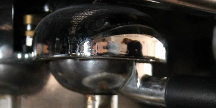 TRIESTE najlepšie espresso v meste. Lahodná káva, minerálka a chutná bábovka k tomu