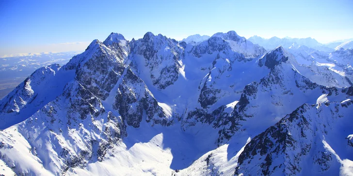 Tandemové aj sólo zoskoky padákom z lietadla z výšky až 4000 m