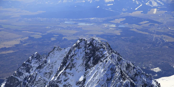 Tandemové aj sólo zoskoky padákom z lietadla z výšky až 4000 m