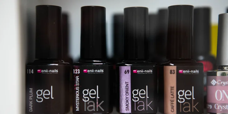 Prvotriedne nechty s manikúrou, pedikúrou a gél lakom v Beauty Bar