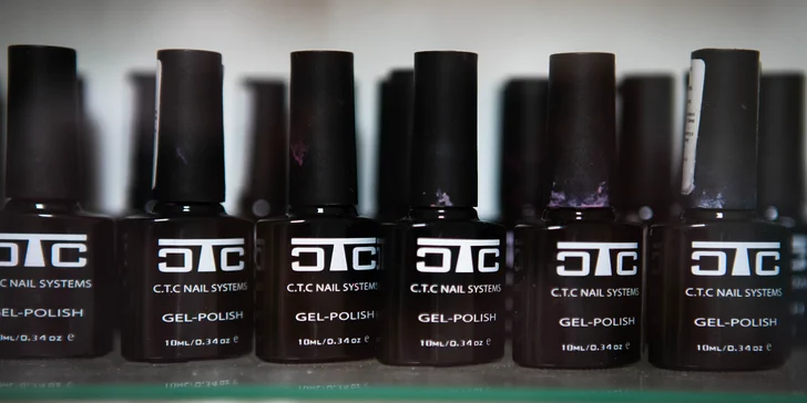 Prvotriedne nechty s manikúrou, pedikúrou a gél lakom v Beauty Bar