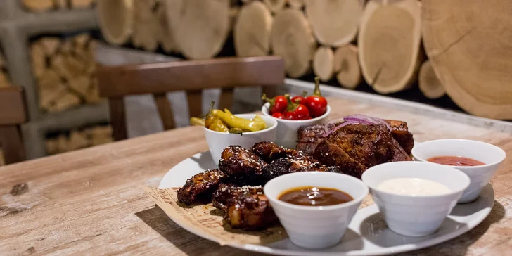 1 kg originálnych BBQ krídeliek a rebierok s chlebom a oblohou