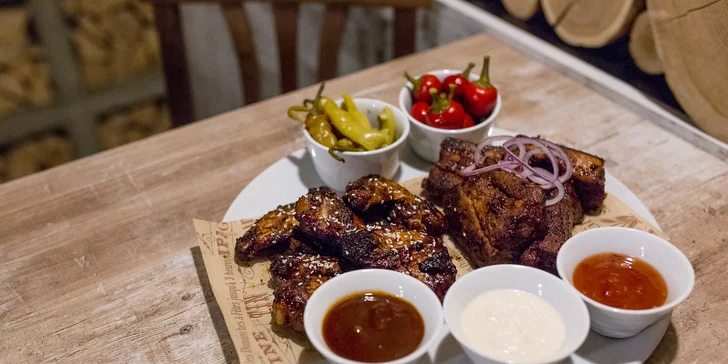 1 kg originálnych BBQ krídeliek a rebierok s chlebom a oblohou
