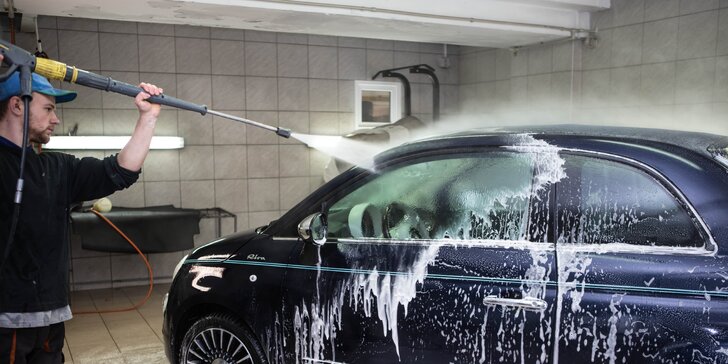 Umývanie exteriéru a interiéru auta, tepovanie aj ručné voskovanie laku