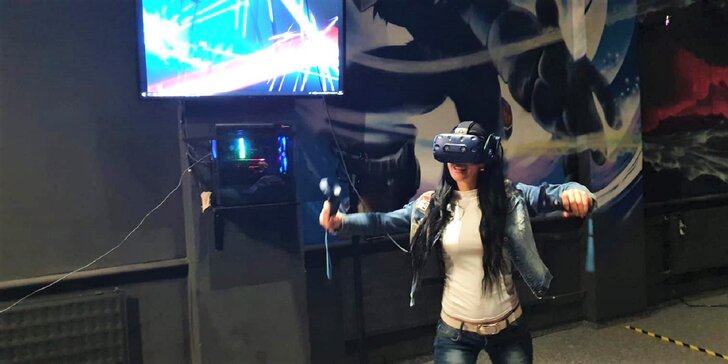 Vzrušujúca jazda na závodnom simulátore s virtuálnou realitou v X aréne Zvolen!