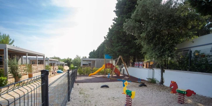 Chorvátsky Biograd na Moru: moderné mobilné domy s vlastnou kuchynkou