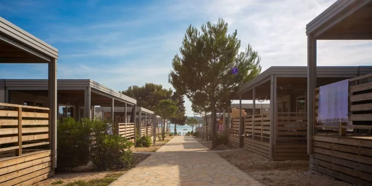Chorvátsky Biograd na Moru: moderné mobilné domy s vlastnou kuchynkou